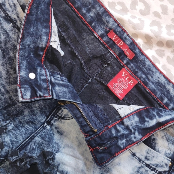 V.I.P. Jeans Denim Shorts - Picture 3 of 4